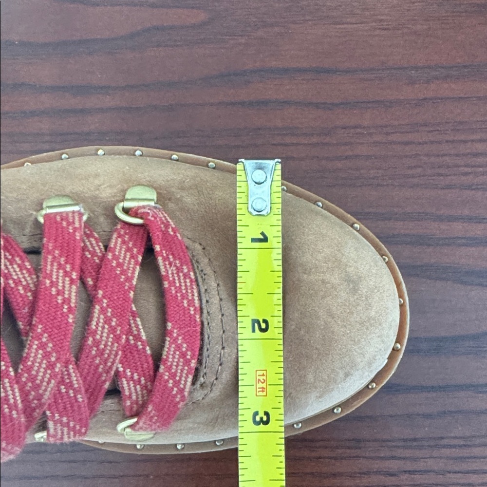 Tan Sorel hiking boots - Picture 8 of 9